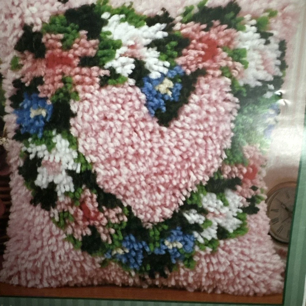 Heart Wreath Pink Latch Hook Rug Kit! PILLOW OR HANG! 12 X 12! CARON NOB READ